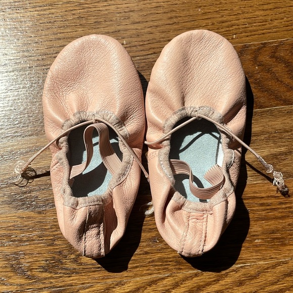 Ballet Shoes - Picture 1 of 6